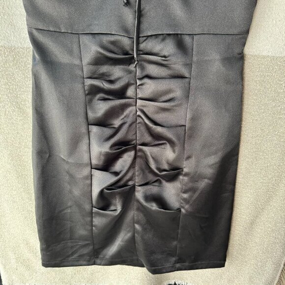 Le Chateau Sleek Black Mini Dress Back Size 11 Ruched Flattering V-Neck LDB Edgy - Picture 10 of 15